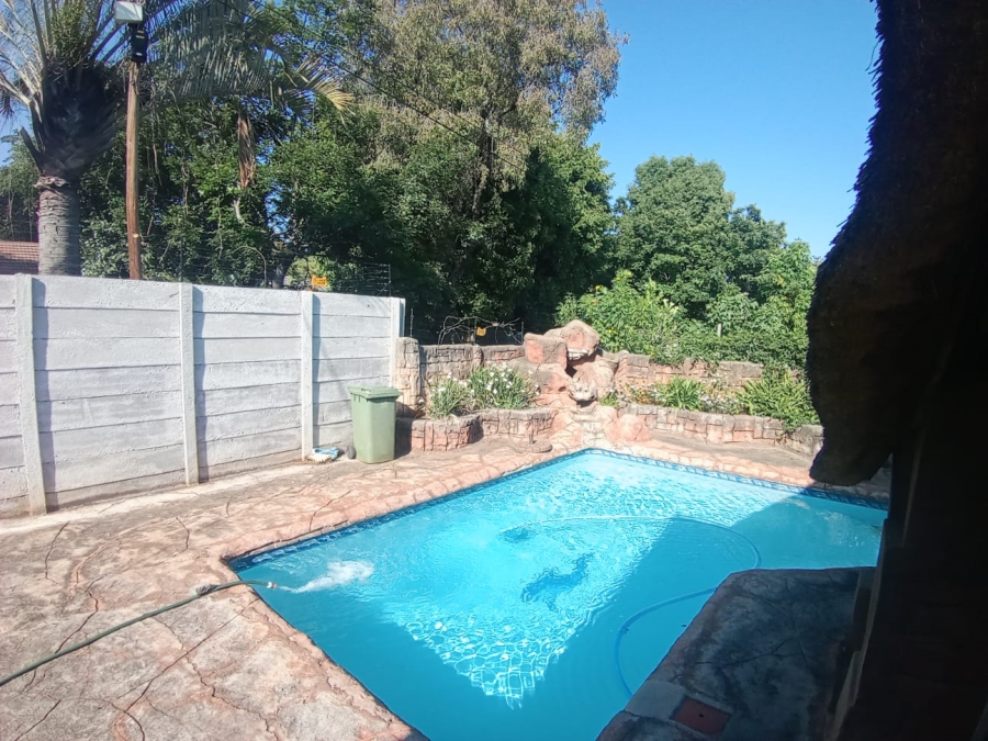 5 Bedroom Property for Sale in Protea Park North West
